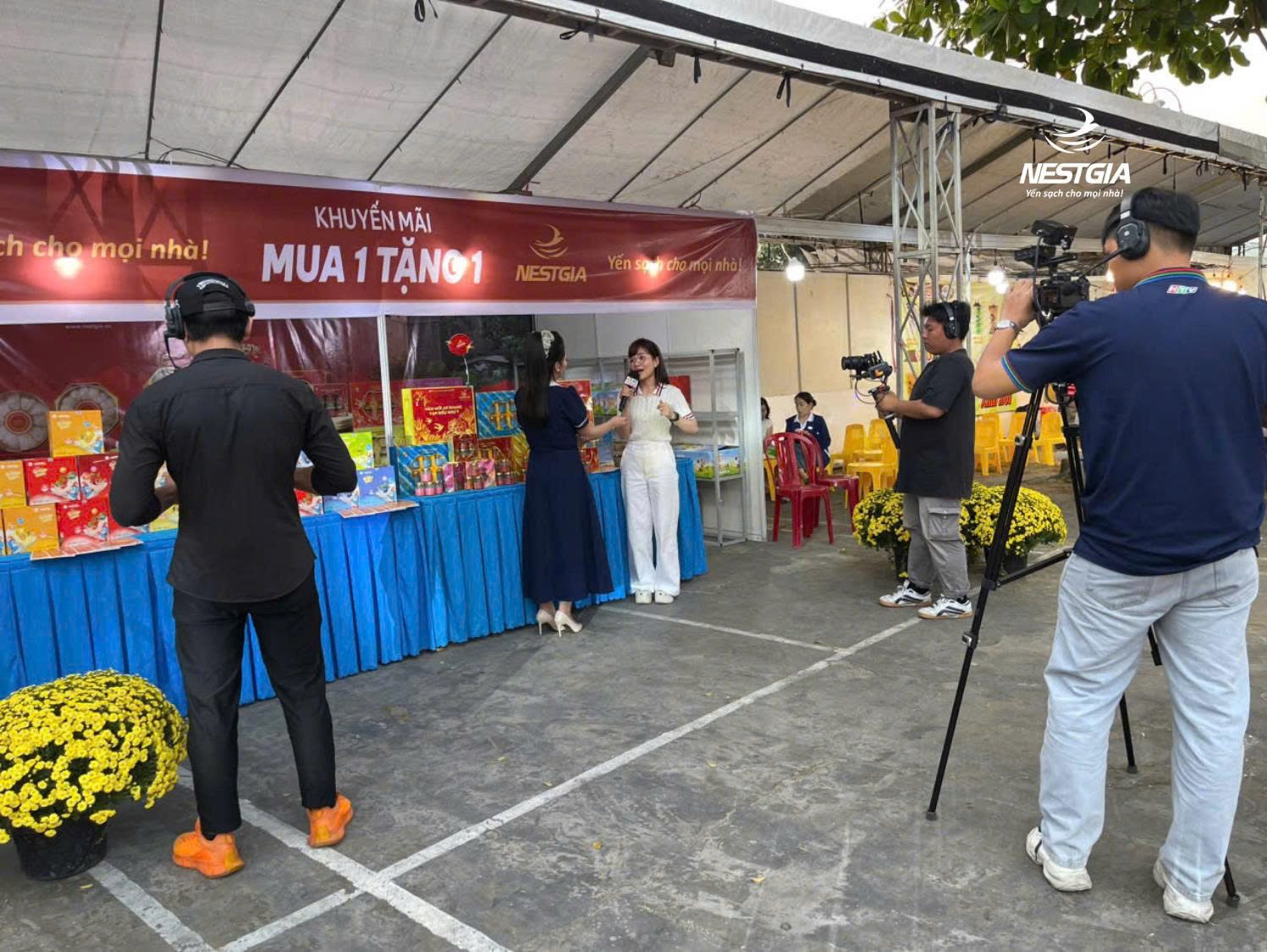 Ưu đãi hấp dẫn Mua 1 tặng 1 Nhận được sự quan tâm tích cực từ khách hàng