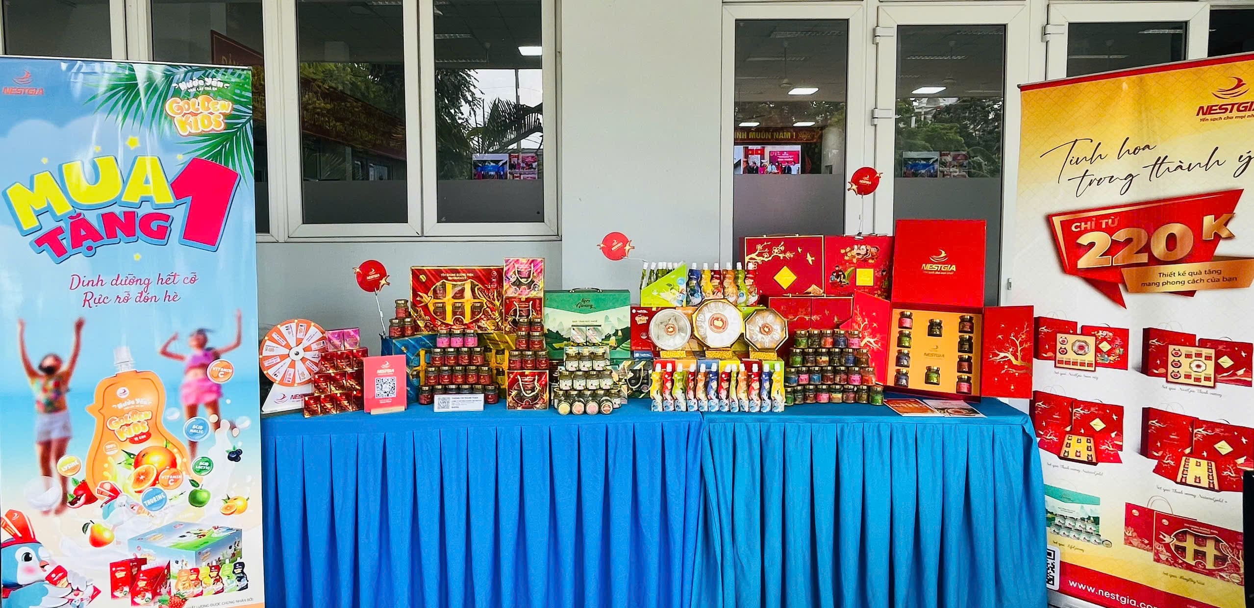 Gian hàng trưng bày giao thương tại Hội Nghị của Yến Sào NestGia,ấn tượng với bộ sưu tập "tinh hoa từ đại ngàn" Gian hàng trưng bày giao thương tại Hội Nghị của Yến Sào NestGia,ấn tượng với bộ sưu tập "tinh hoa từ đại ngàn"