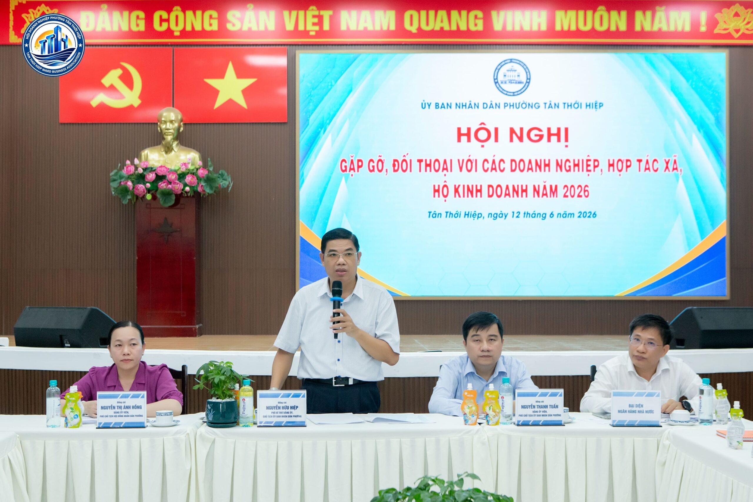 Đồng chí Nguyễn Hữu Hiệp - Phó Bí thư Đảng ủy, Chủ tịch UBND phường phát biểu tại Hội nghị Đồng chí Nguyễn Hữu Hiệp - Phó Bí thư Đảng ủy, Chủ tịch UBND phường phát biểu tại Hội nghị