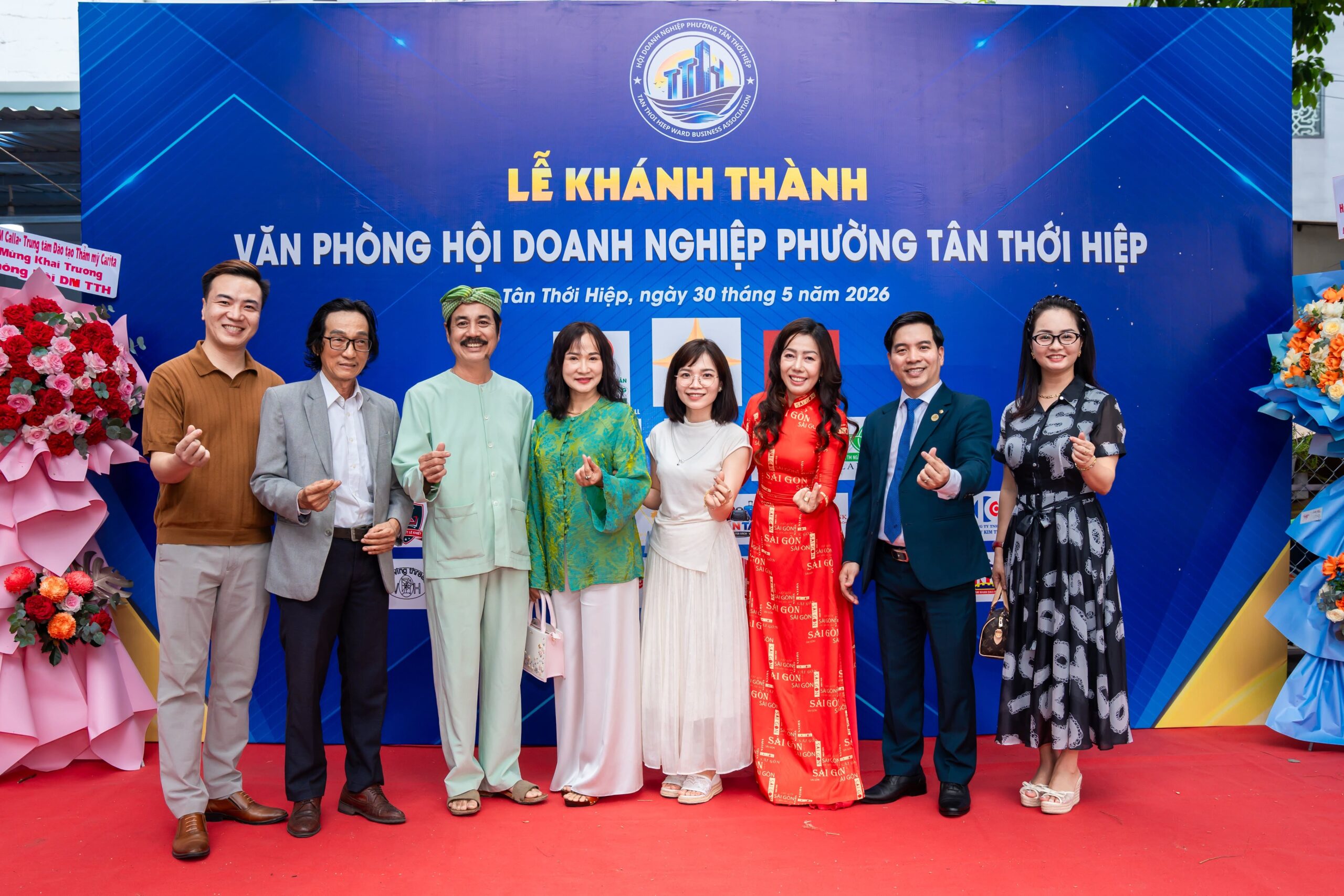 Đại diện BLĐ NestGia chụp ảnh lưu niệm cùng P.Chủ Tịch Hội Doanh Nghiệp Phường Tân Thới Hiệp, Nghệ sĩ Hữu Thạch, Hoạ sĩ Lê Phương,... Đại diện BLĐ NestGia chụp ảnh lưu niệm cùng P.Chủ Tịch Hội Doanh Nghiệp Phường Tân Thới Hiệp, Nghệ sĩ Hữu Thạch, Hoạ sĩ Lê Phương,...