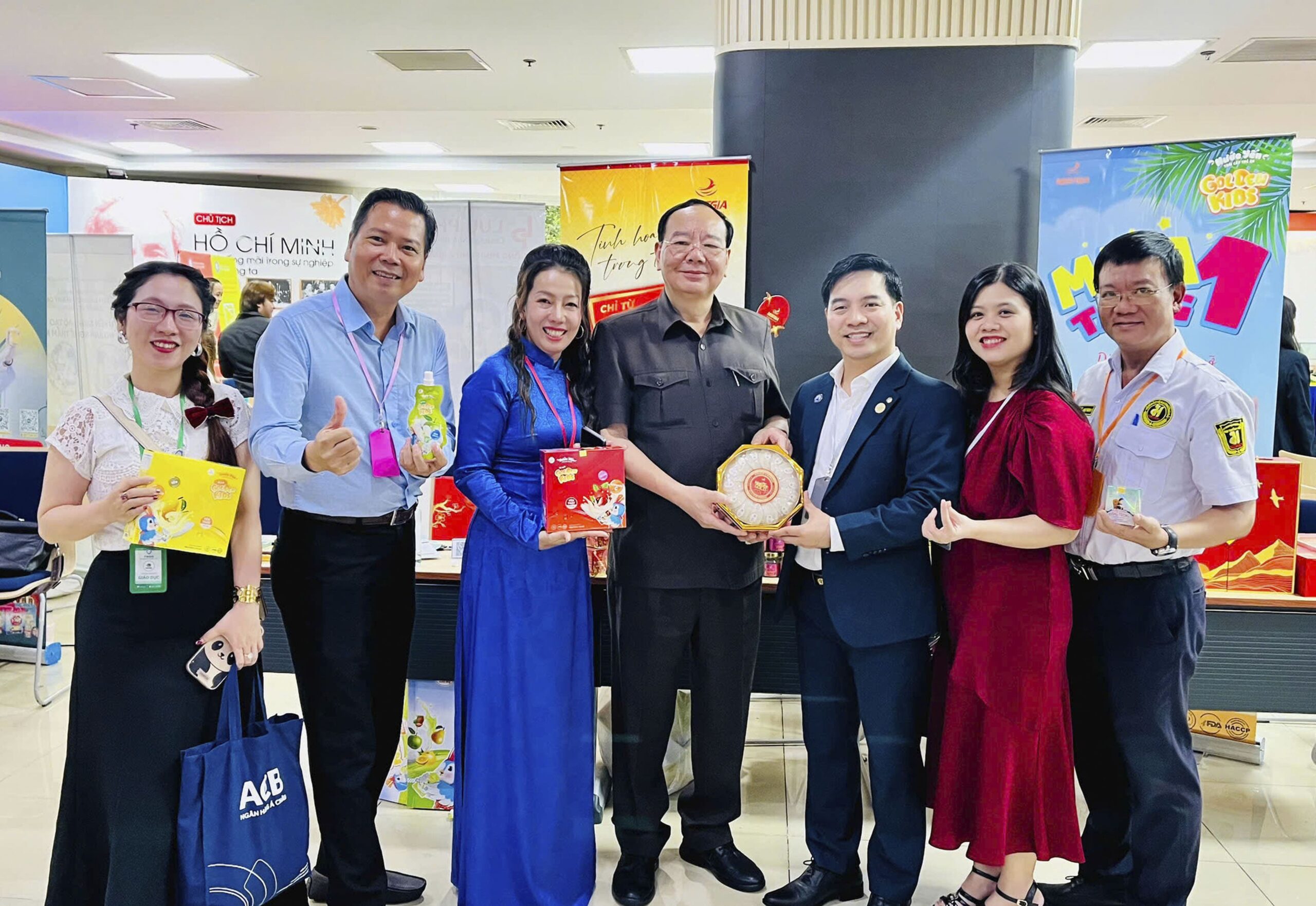 Niềm tự hào của NestGia khi được đón tiếp chuyên gia lão thành PGS. TS. BS Nguyễn Văn Cường tại ngày hội giao thương Nhà máy Yến sào NestGia tự hào là Hội viên chính thức và Nhà tài trợ đồng hành cùng TBSG Business Connect lần 2.